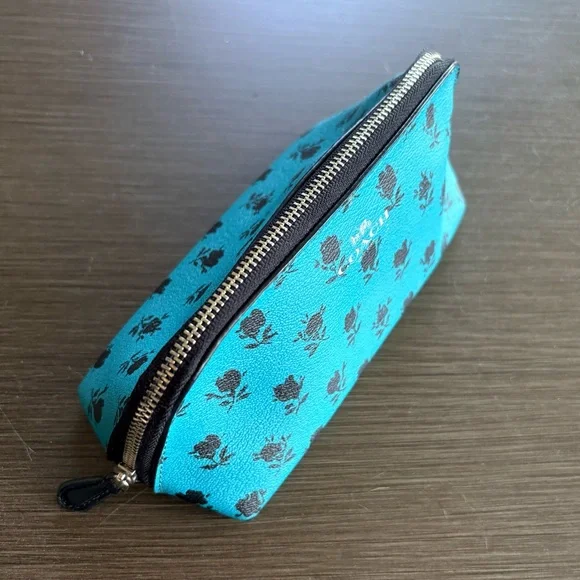 Coach Badlands Cosmetic Case (Blue/Black) 2016 - Picture 5 of 12